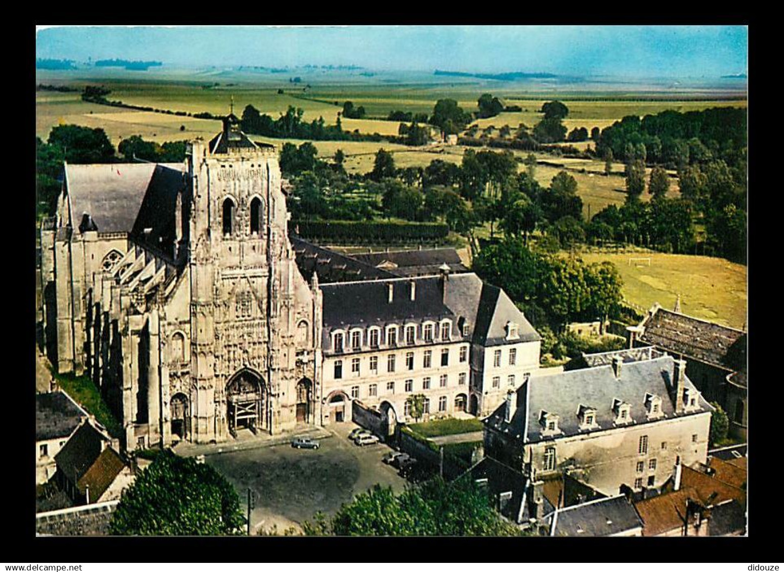 80 - Saint Riquier - Abbatiale - Vue aérienne - CPM - Voir Scans Recto-Verso