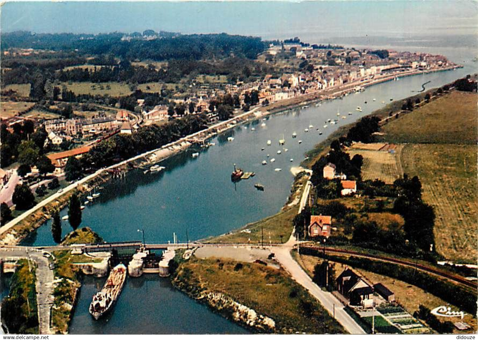 80 - Saint Valery sur Somme - Vue aérienne - Le Bassin - CPM - Voir Scans Recto-Verso