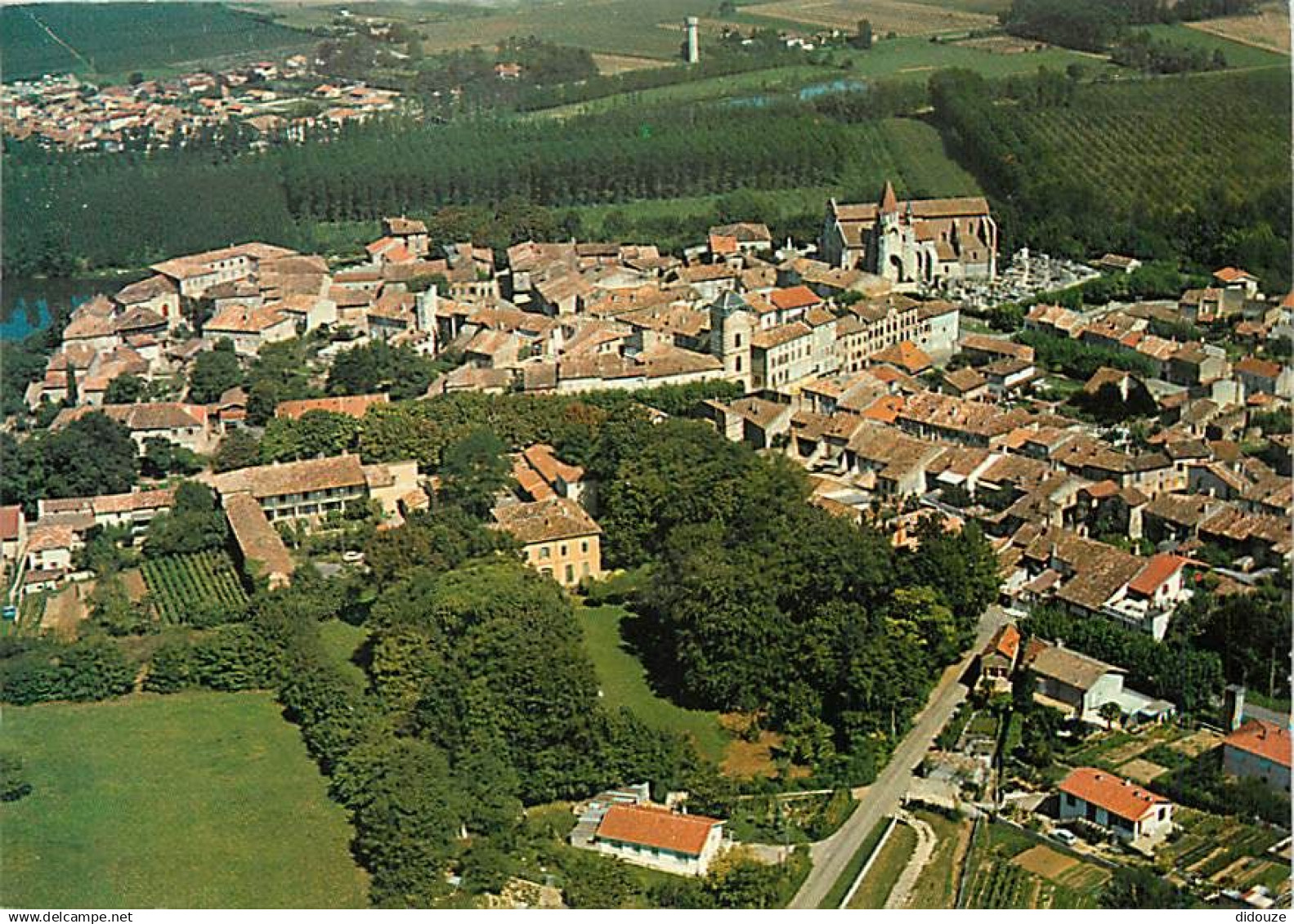 82 - Auvillar - Vue Générale aérienne - CPM - Voir Scans Recto-Verso