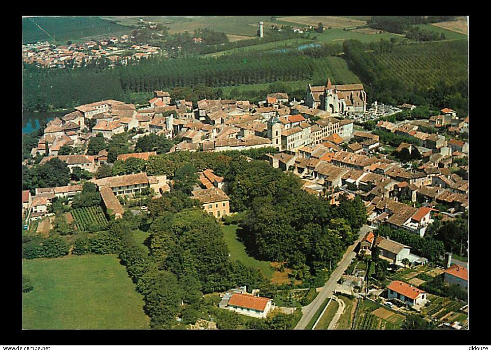 82 - Auvillar - Vue Générale aérienne - CPM - Voir Scans Recto-Verso