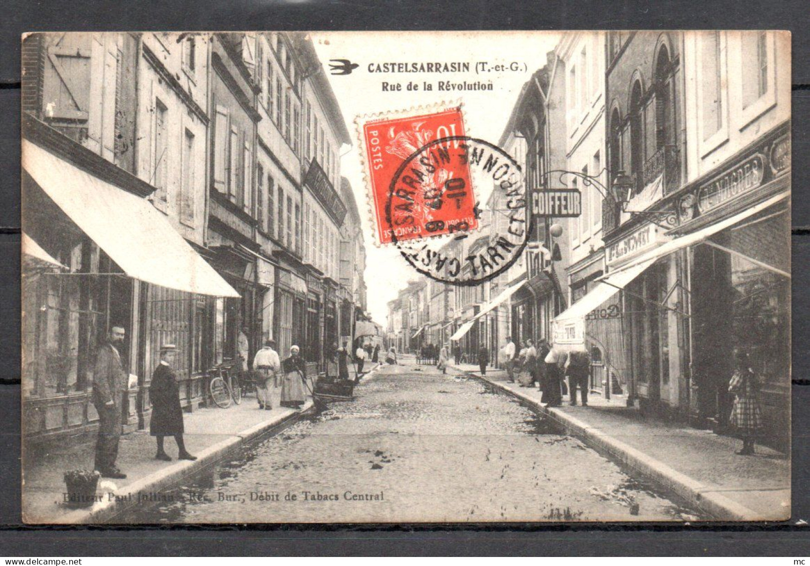 82 - Castelsarrasin - Rue de la Révolution - animée