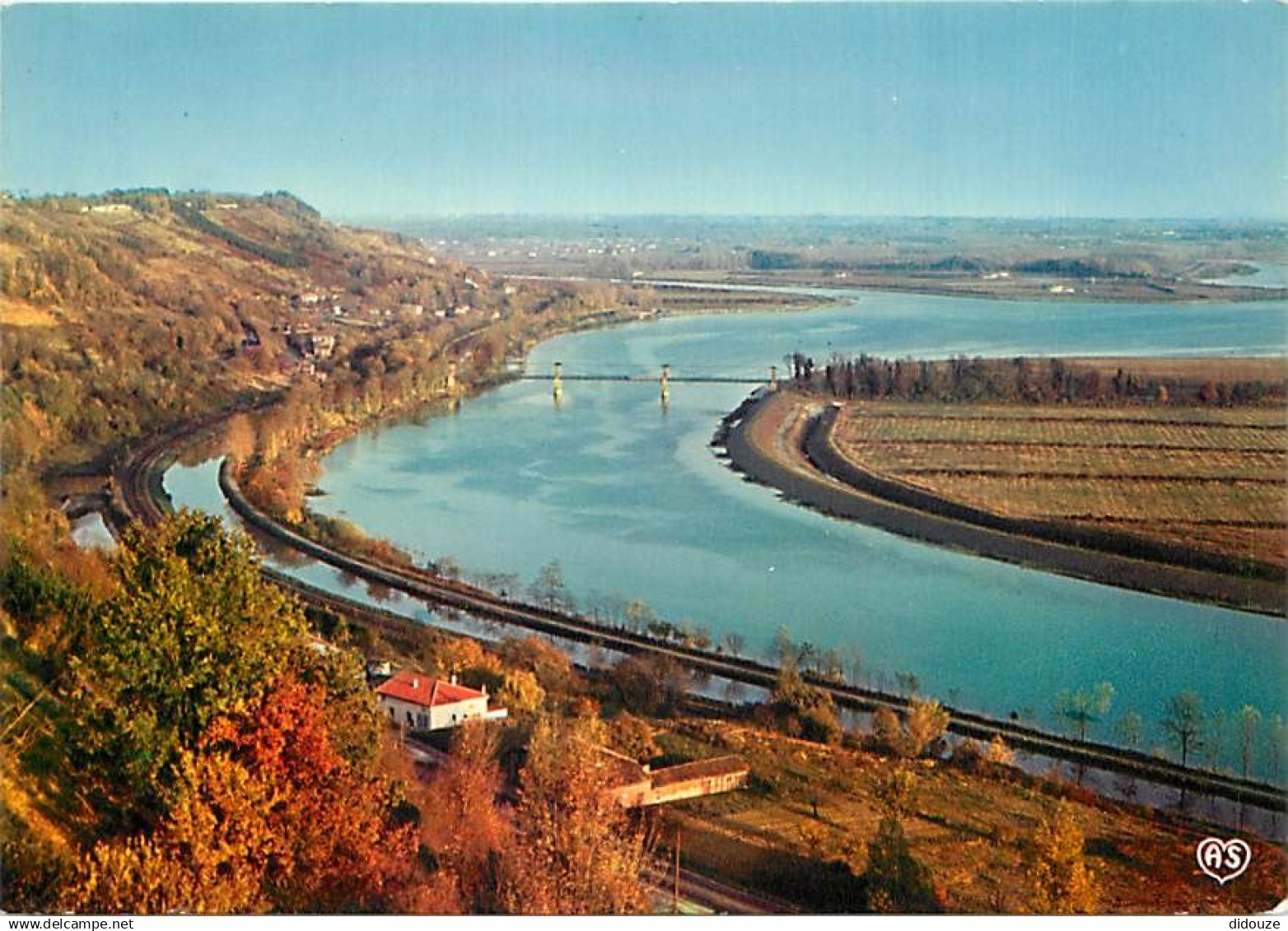 82 - Moissac - Environs de Moissac - Prise du Point de Vue de Boudou  vue Panoramique sur le plan d'eau  la route  la vo