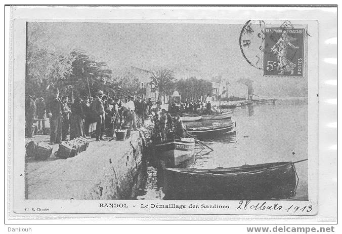 83 /!/ BANDOL / le démaillage des sardines / (pêche) / Cl Chastre / ANIMEE +