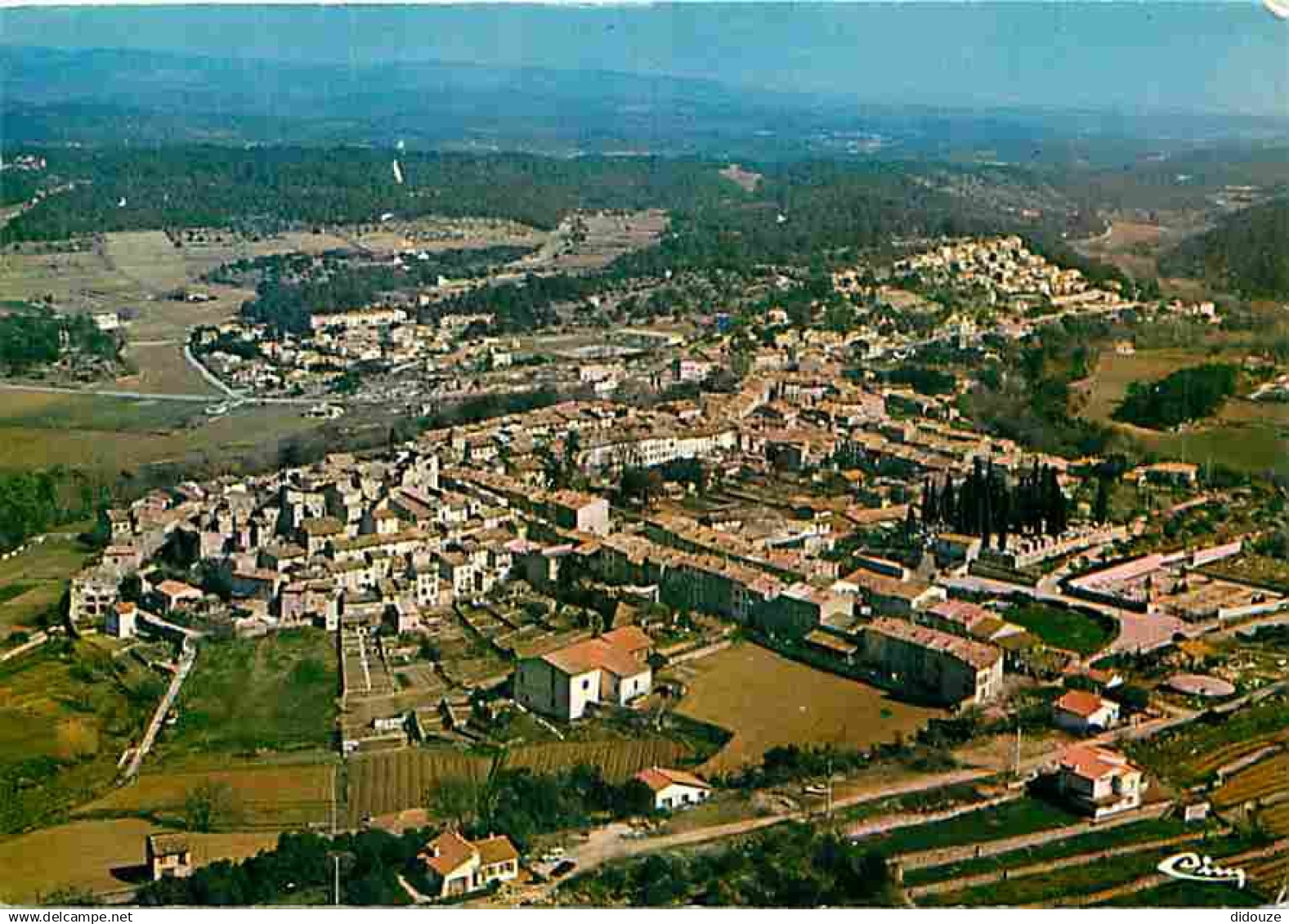 83 - Carces - Vue Générale aérienne - CPM - Voir Scans Recto-Verso