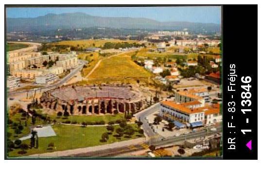 83 Fréjus - FREJUS (Var) Vue aérienne - Les Arènes - vue aerienne arene - cpsm -  /  D83D  K83061K  C83061C