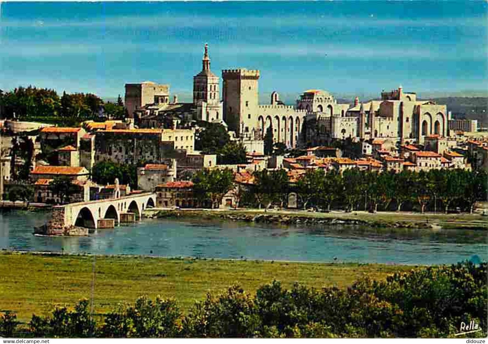 84 - Avignon - Le Rhone - Le Pont Saint Bénézet - Le Palais des Papes ) vus de la tour Philippe le Bel - CPM - Voir Scan