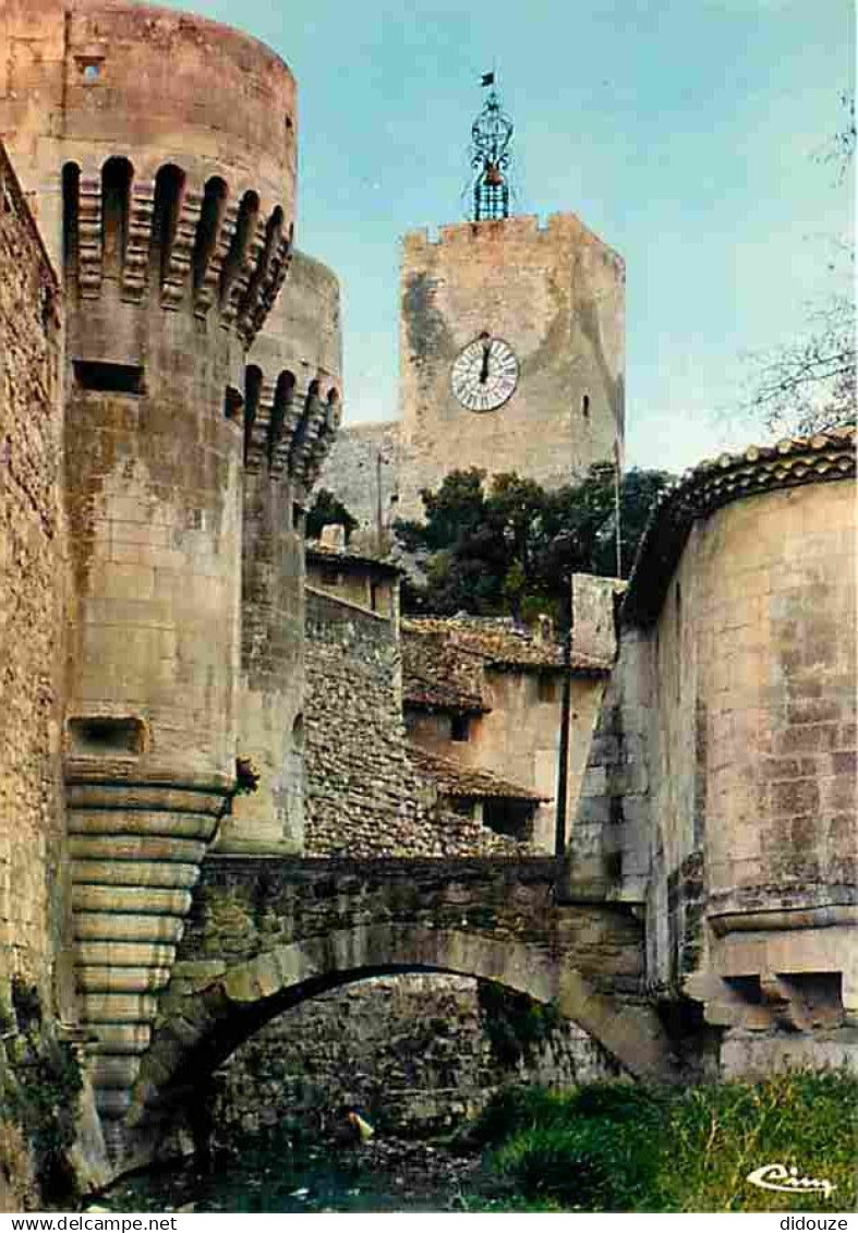 84 - Pernes les Fontaines - Vieille porte - Les remparts et la tour de l'horloge - CPM - Voir Scans Recto-Verso