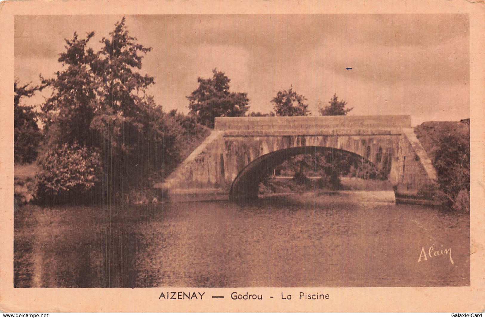 85 AIZENAY GODROU LA PISCINE