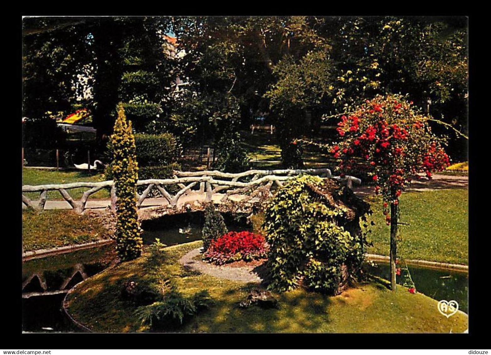 85 - Fontenay le Comte - Le jardin de l'Hôtel de Ville - Le Pont rustique - Fleurs - Flamme Postale de Fontenay le Comte