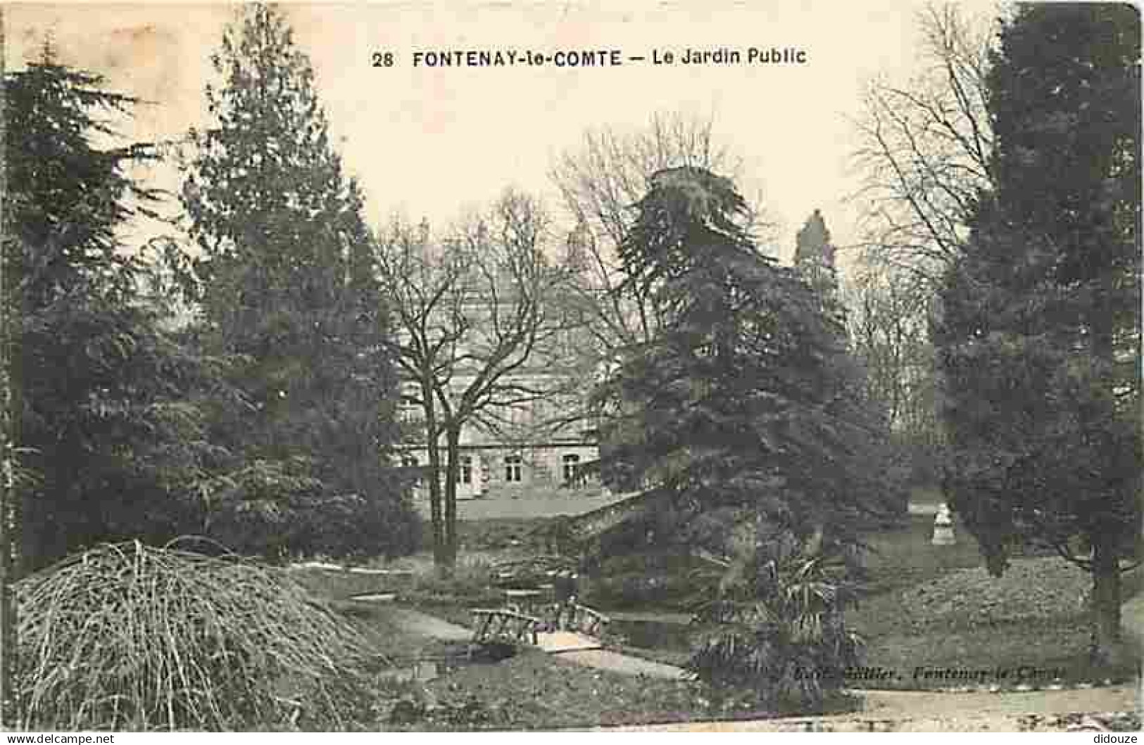 85 - Fontenay le Comte - Le Jardin Public - CPA - Voir Scans Recto-Verso