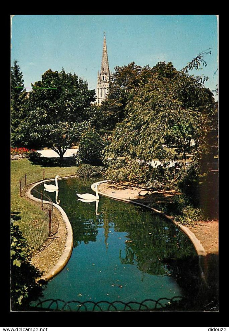 85 - Fontenay le Comte - Le Parc  les Cygnes et le Clocher - Flamme Postale de Fontenay le Comte - CPM - Voir Scans Rect