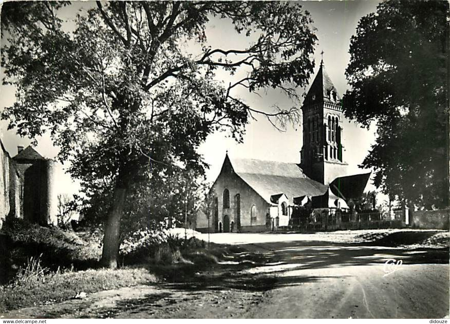 85 - Ile de Noirmoutier - Noirmoutier - L'Eglise et le Château - CPSM grand format - CPM - Voir Scans Recto-Verso