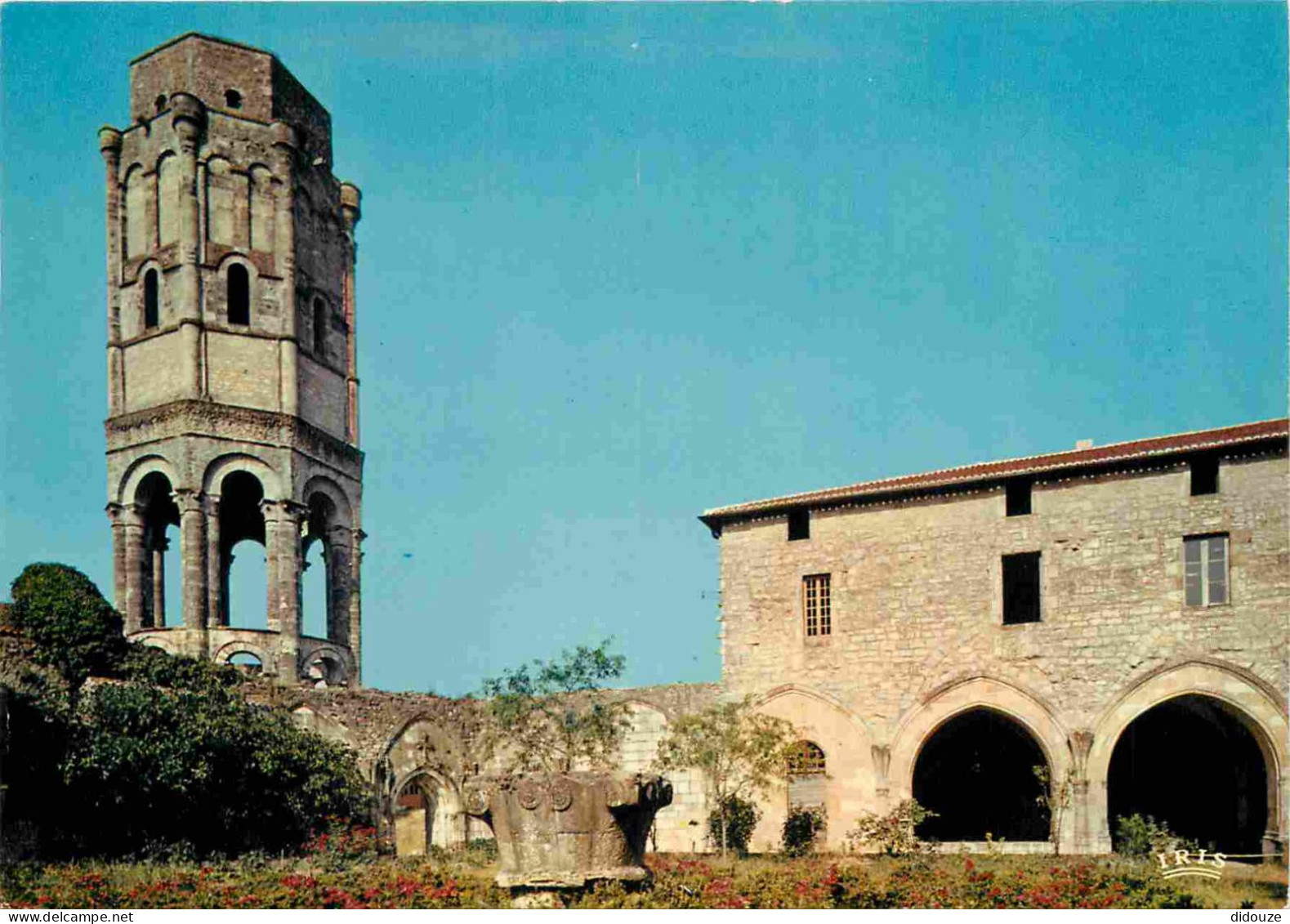 86 - Charroux - La Tour Octogonale - CPM - Voir Scans Recto-Verso