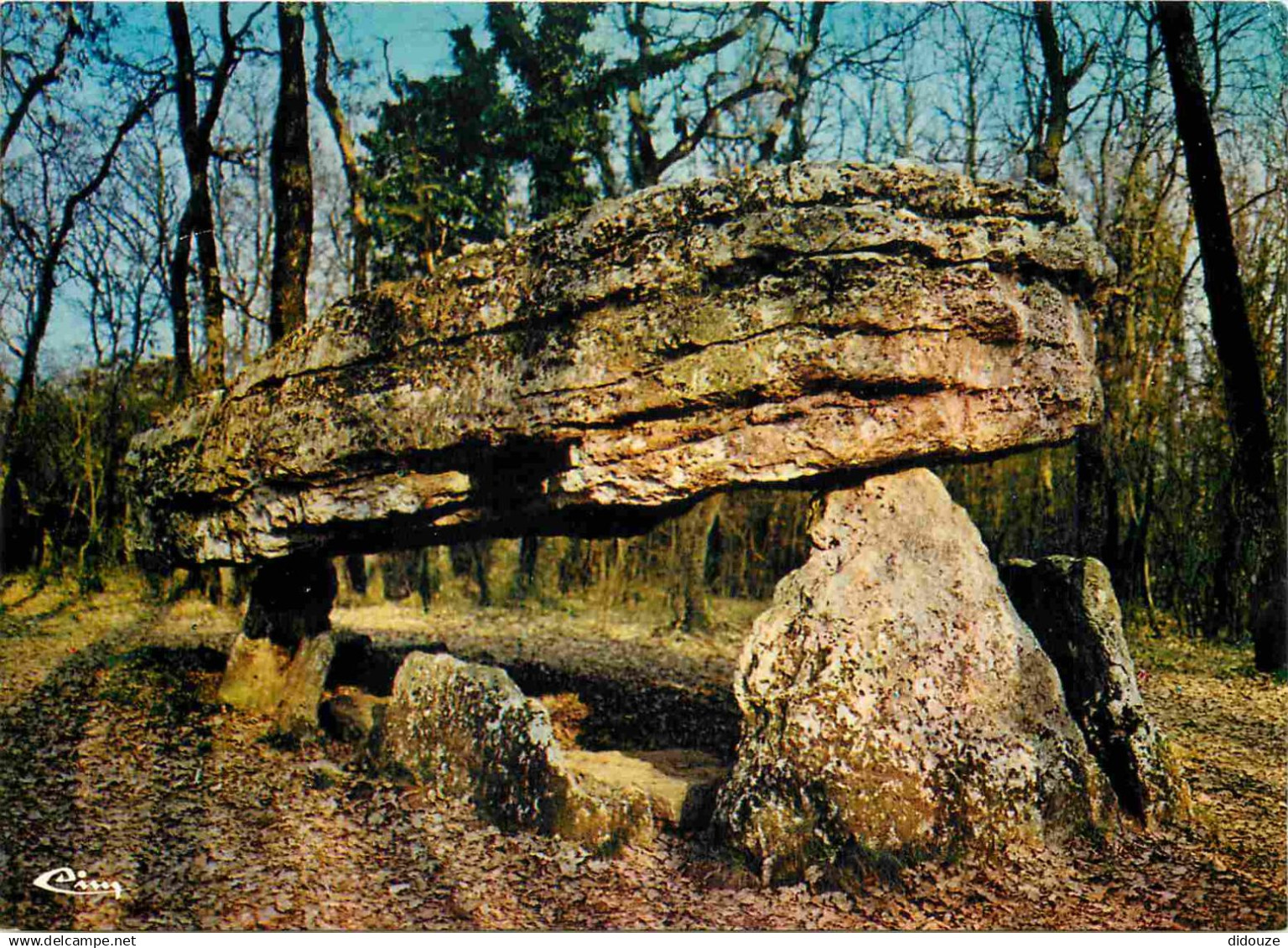 86 - Civray - Le dolmen de la Pierre Pèse - CPM - Voir Scans Recto-Verso