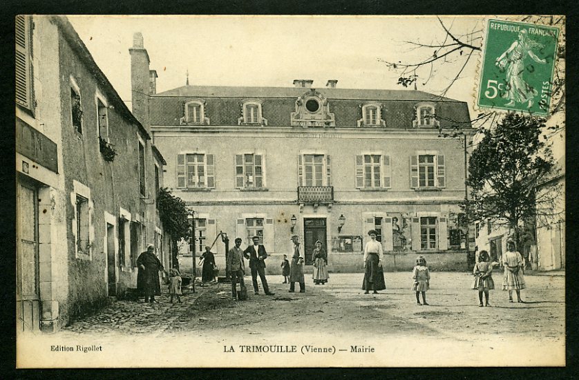 86 - LA TRIMOUILLE - Mairie (très animée)