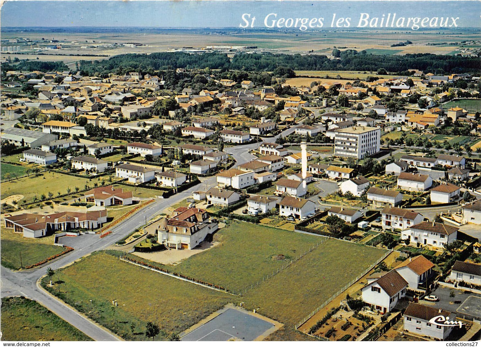 86-SAINT-GEORGES-LES-BAILLARGEAUX-VUE GENERALE AERIENNE