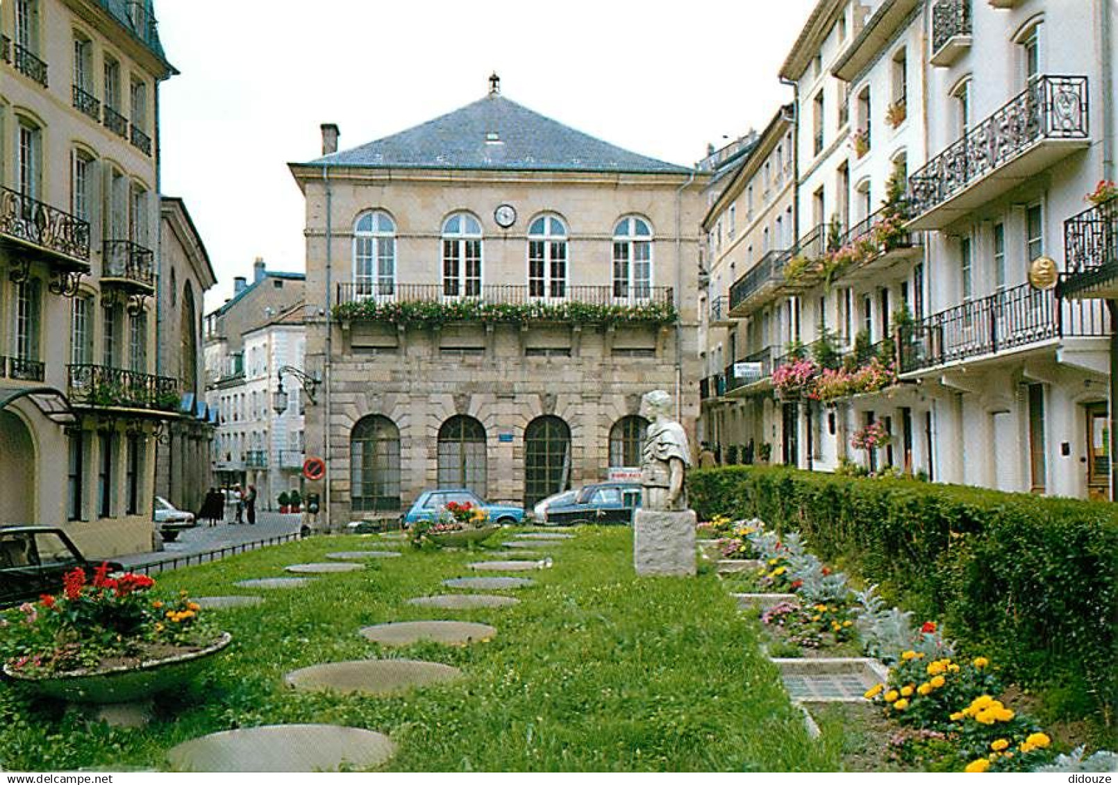 88 - Plombières les Bains - Place des Bains Romains - Statue d'Auguste - Automobiles - Flamme Postale de Plombières les