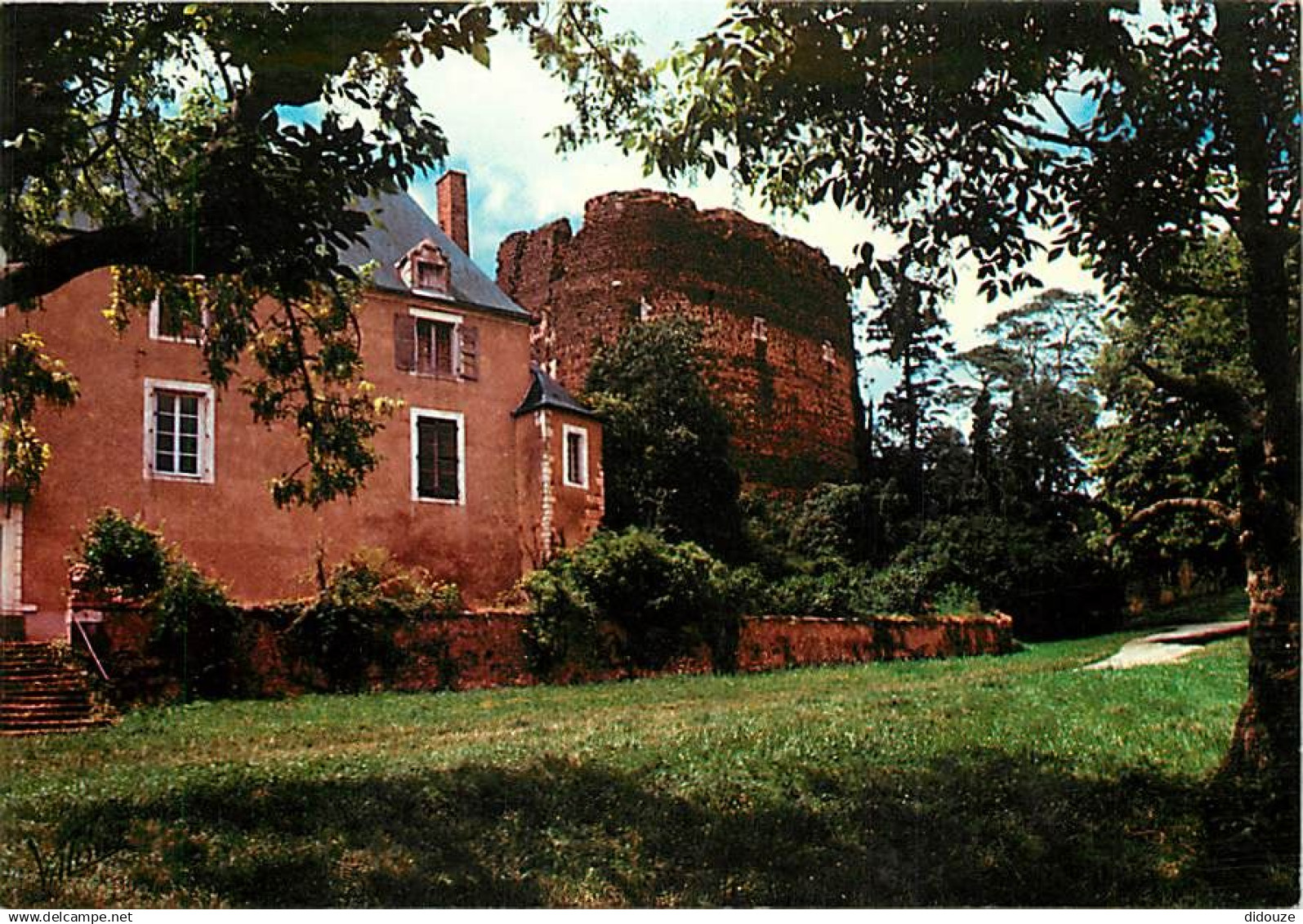 89 - Saint Sauveur en Puisaye - La tour du château - CPM - Voir Scans Recto-Verso