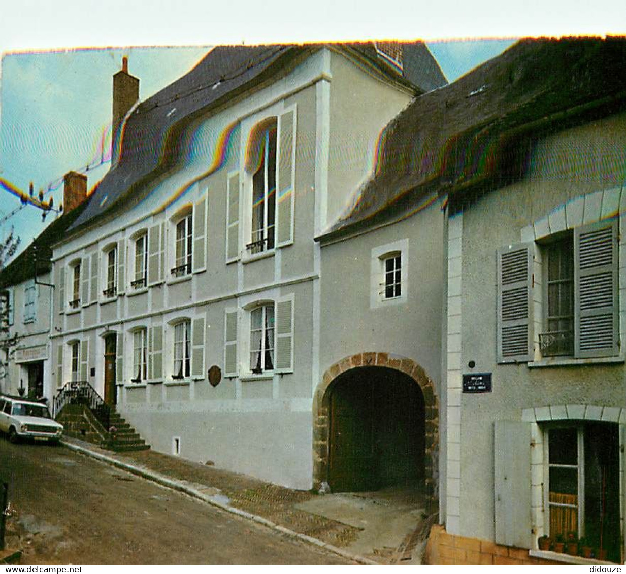 89 - Saint Sauveur en Puisaye - Maison natale de Colette romancière  née à St Sauveur - Automobiles - CPM - Voir Scans R