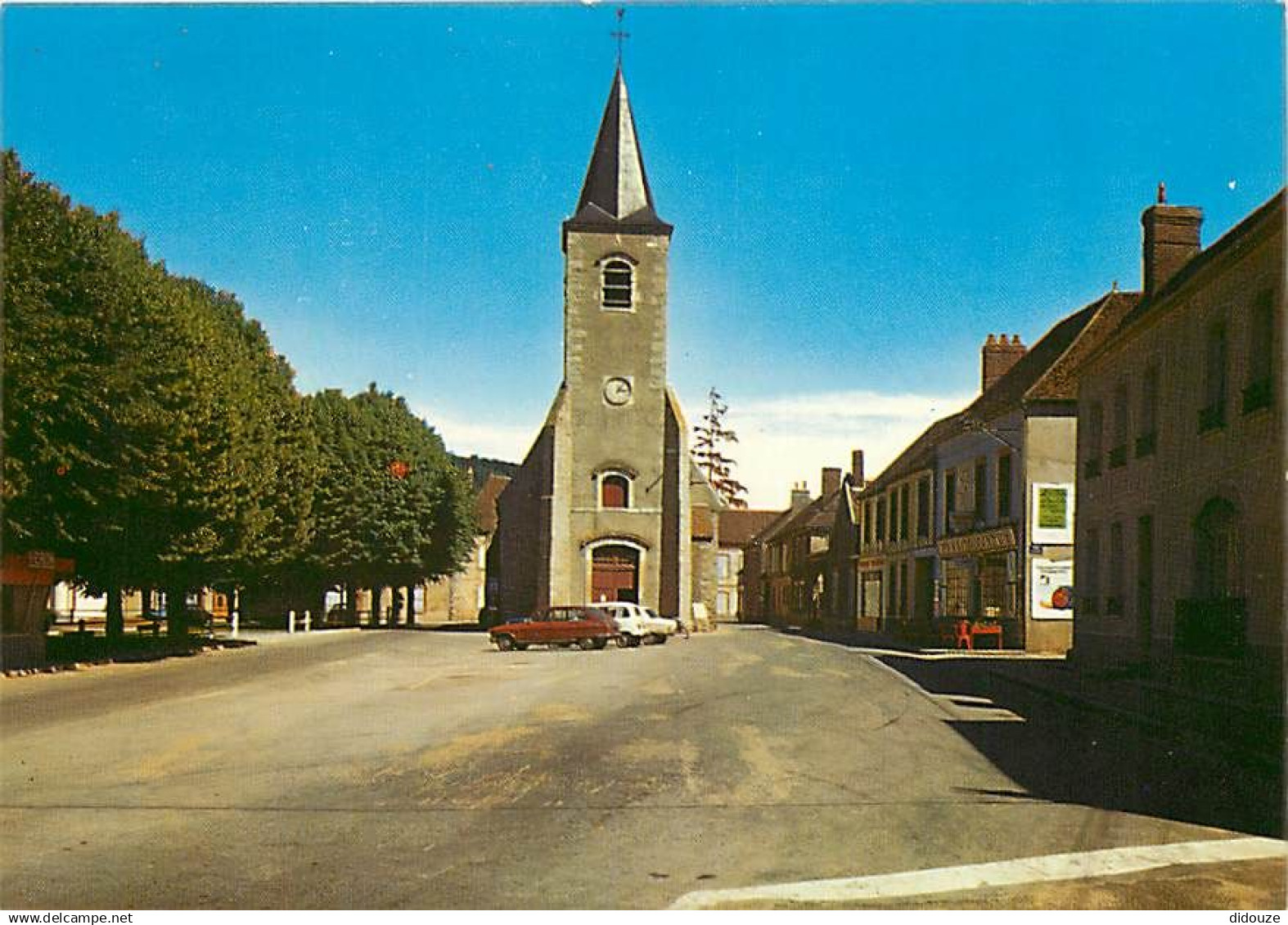 89 - Veron - L'Eglise et la Place - Automobiles - Carte Neuve - CPM - Voir Scans Recto-Verso