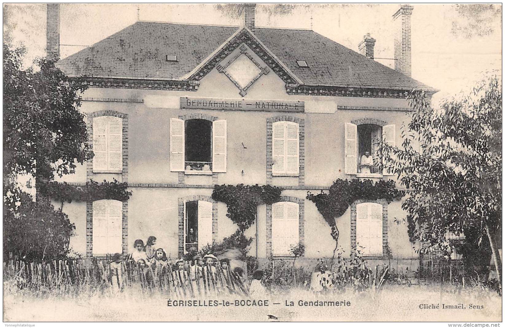 89 - YONNE / Egriselles le Bocage - la gendarmerie