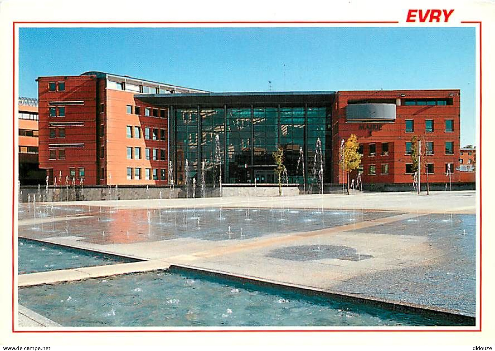 91 - Evry - La Mairie - immeubles - Jets d'eau - CPM - Voir Scans Recto-Verso