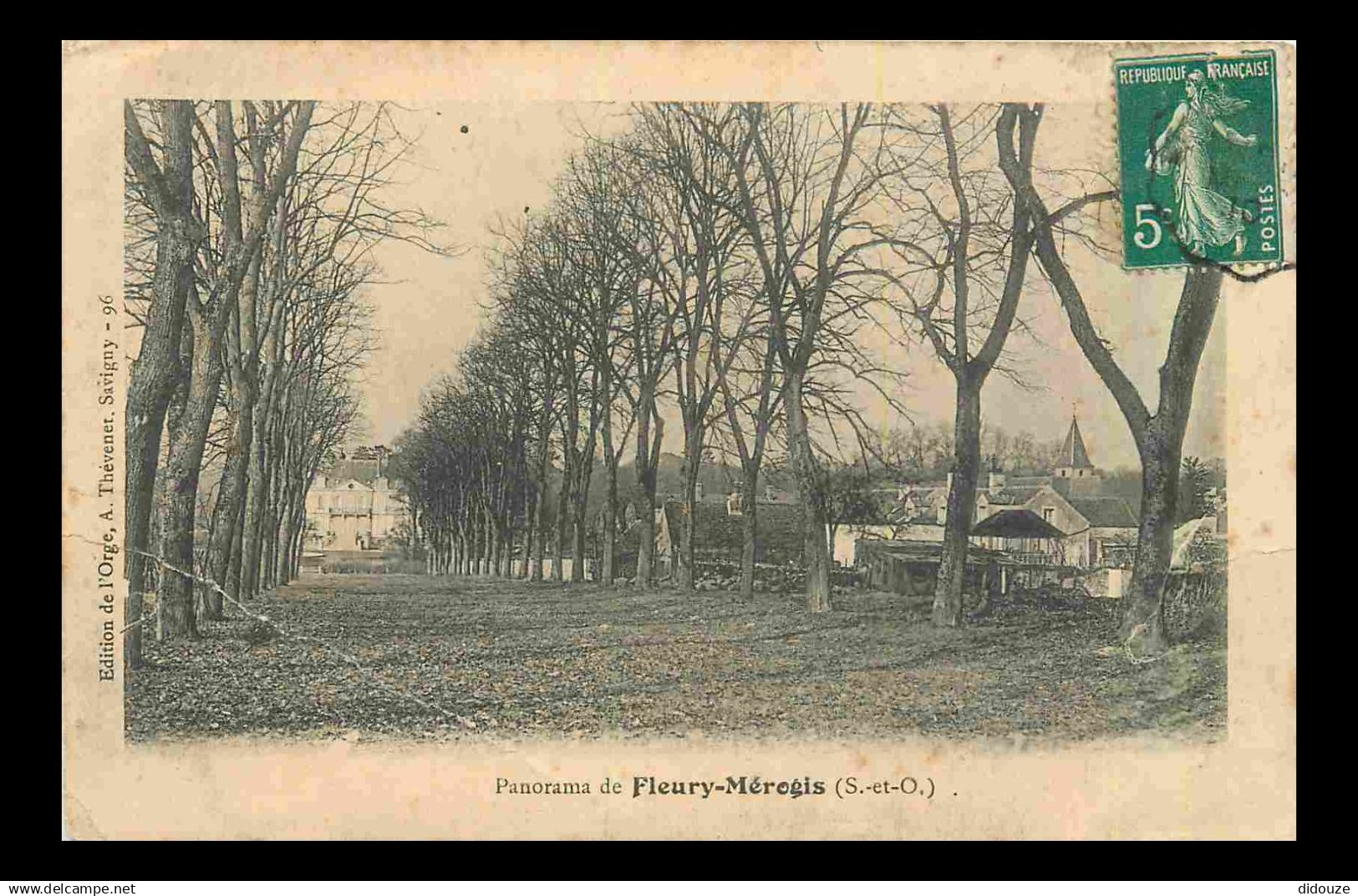 91 - Fleury Merogis - Panorama - CPA - Etat gros pli visible et carte qui se décolle - Voir Scans Recto-Verso