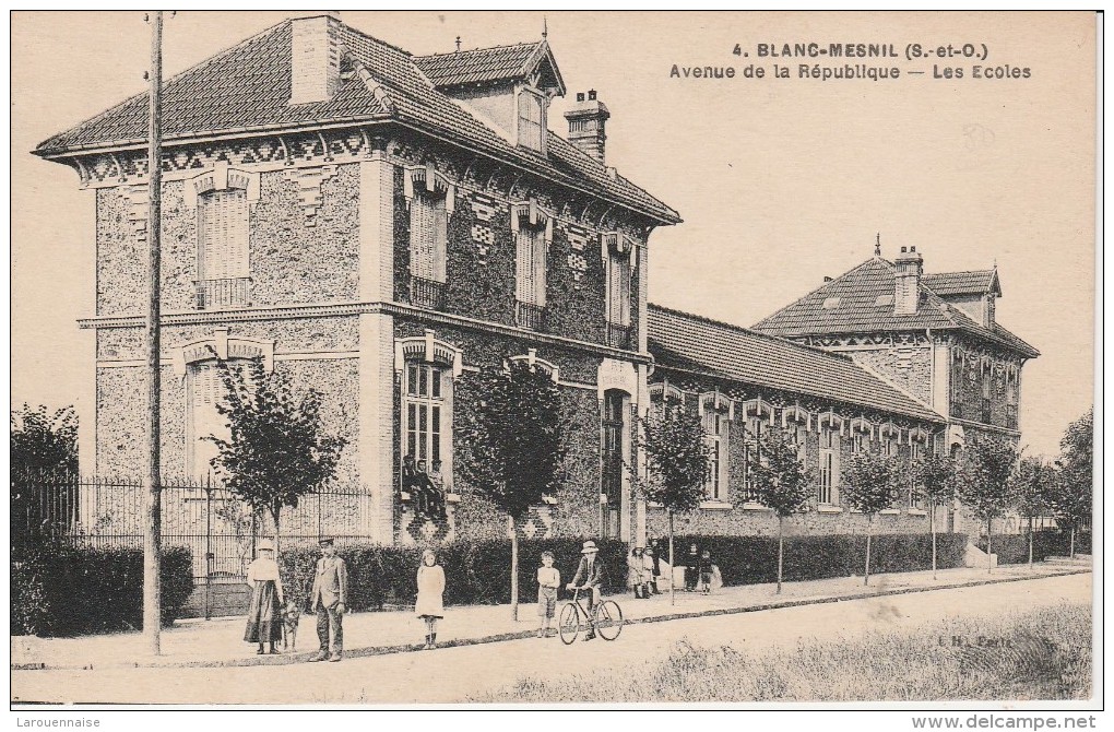 93 - LE BLANC MESNIL - Avenue de la République - Les Ecoles