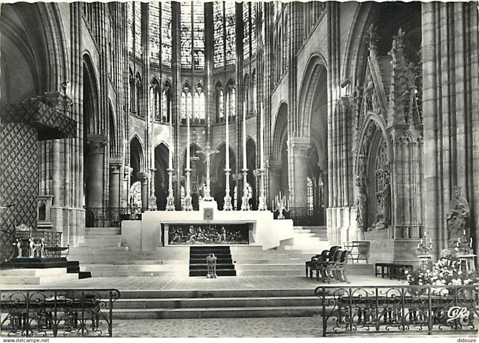 93 - Saint Denis - Basilique Cathédrale de Saint-Denis - Le Chœur - Flamme Postale de Saint Denis - CPM - Voir Scans Rec