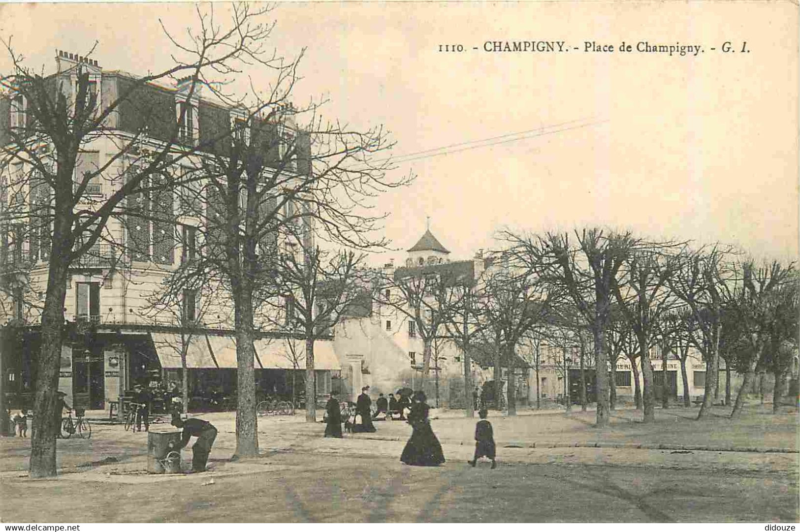 94 - Champigny sur Marne - Place de Champigny - Animée - CPA - Voir Scans Recto-Verso