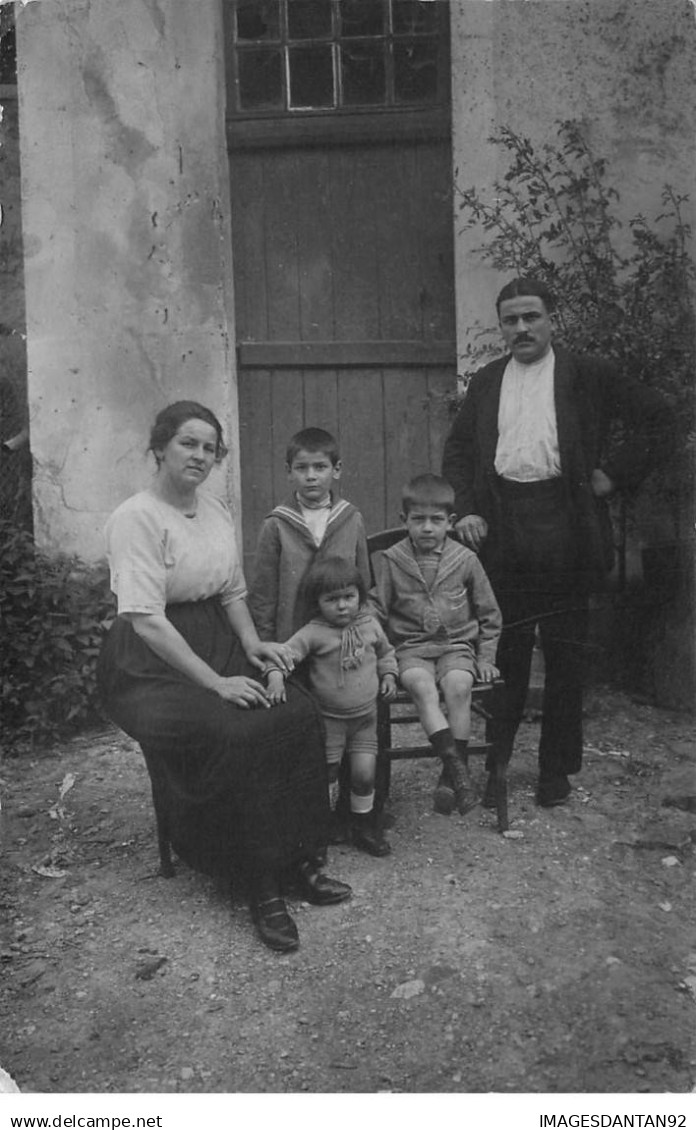 95 ARNOUVILLE LES GONESSES AE#DC1023 CARTE PHOTO FAMILLE PARENTS ENFANTS POSANT DEVANT LA MAISON