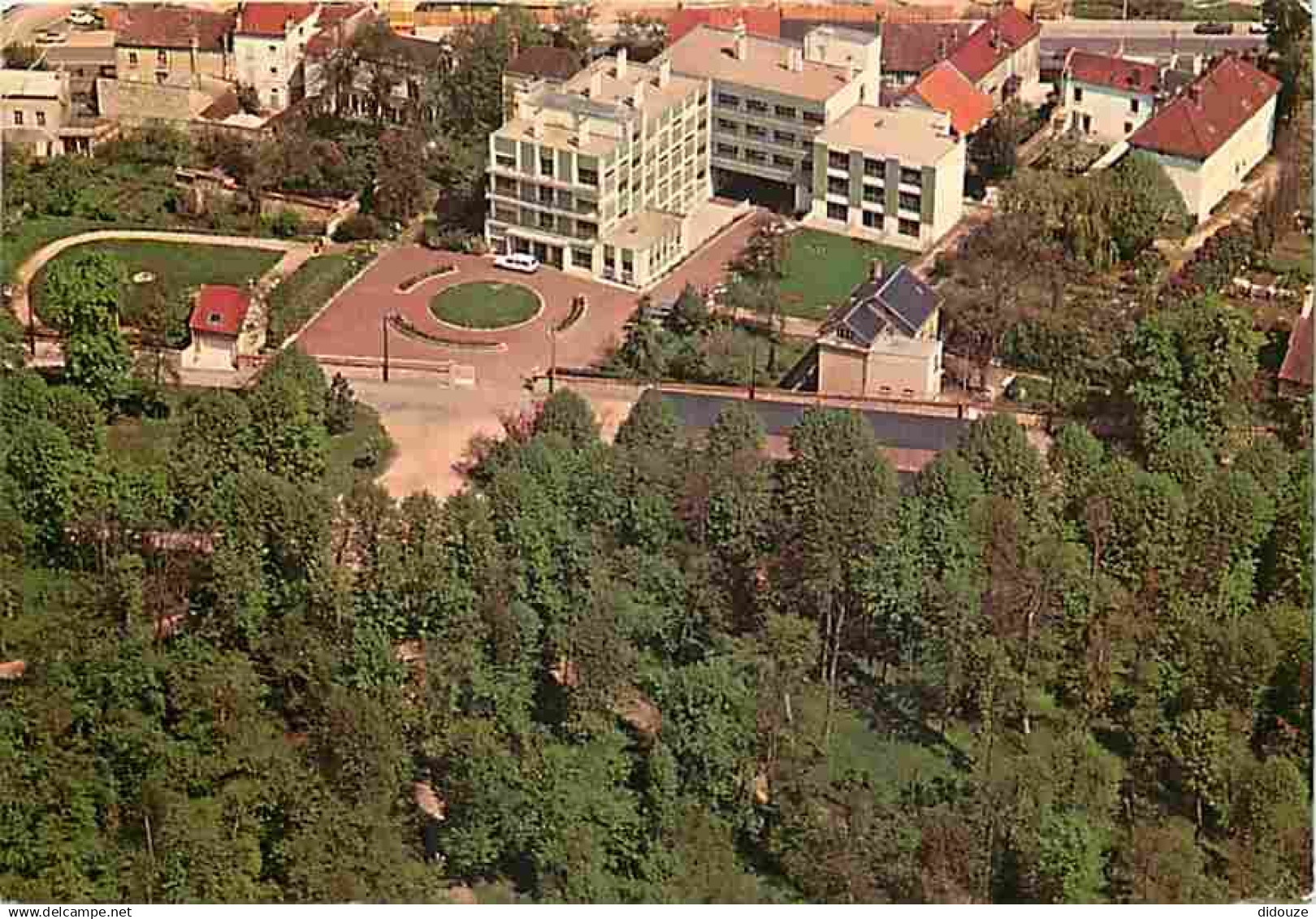 95 - Saint Ouen l'Aumone - Clinique médicale du Parc - Vue aérienne - CPM - Voir Scans Recto-Verso