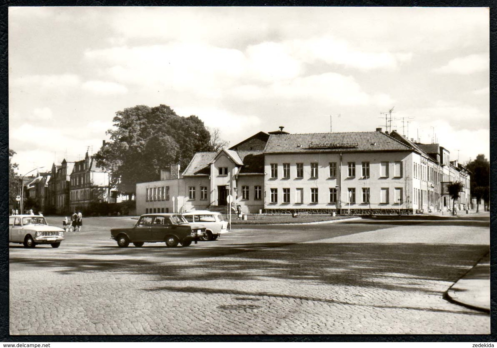 A2727 - Teterow Kreis Kulturhaus - Moskwitsch Trabant TOP