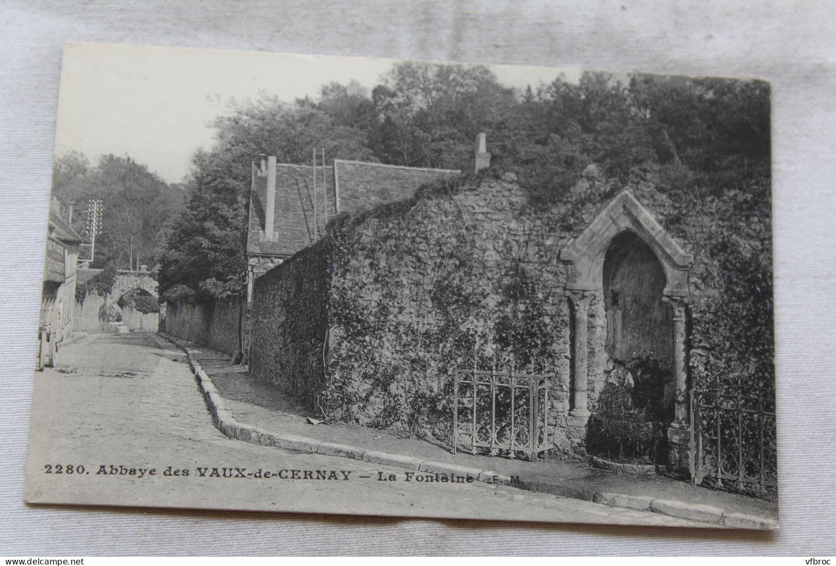 abbaye des Vaux de Cernay, la fontaine, Yvelines 78