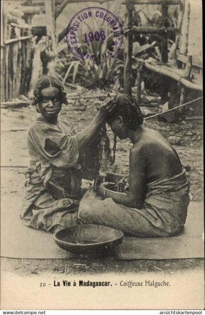 CPA Madagaskar, Coiffeuse Malgache