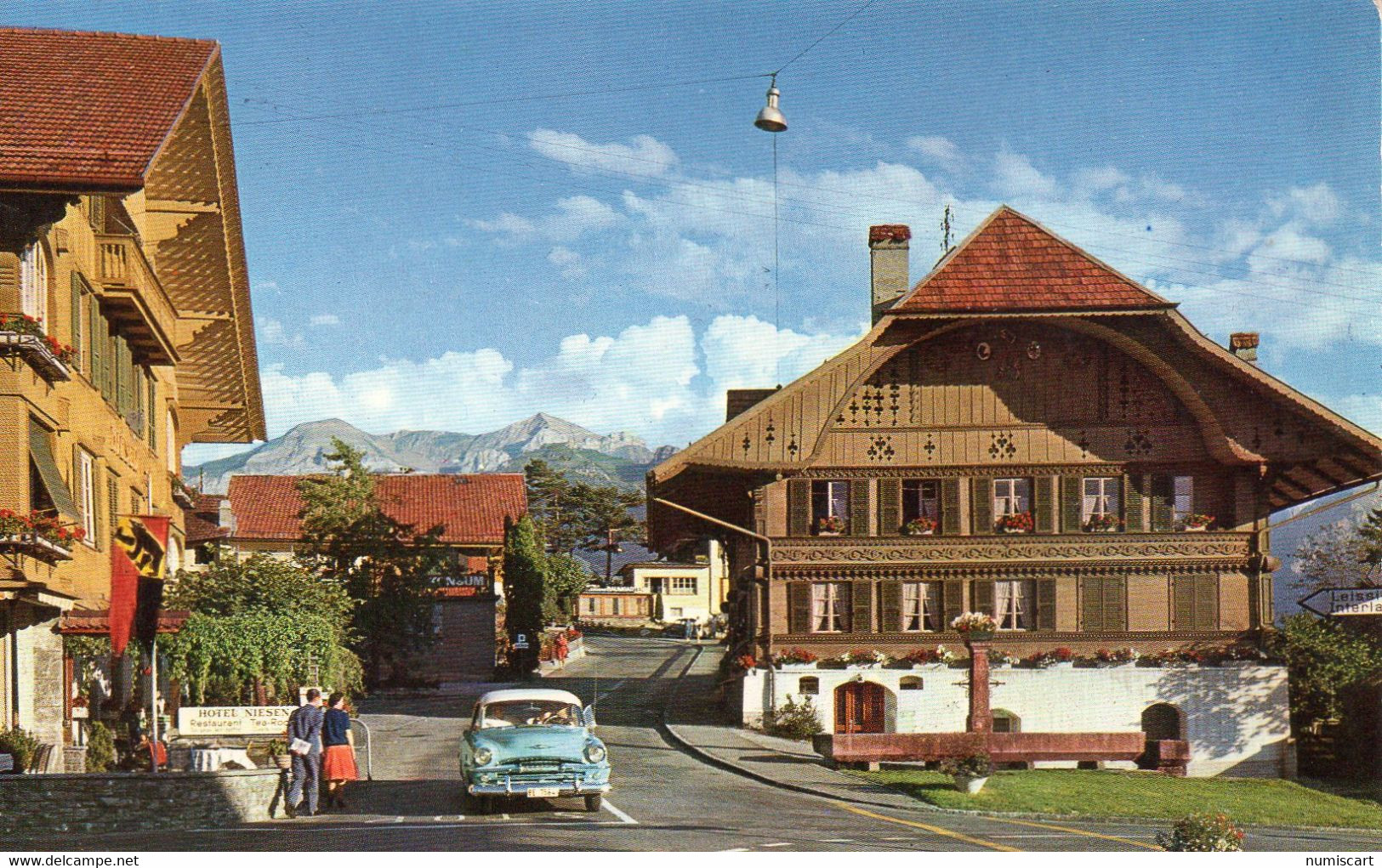 Aeschi bei Spiez animée Hôtel-Restaurant Niesen voiture