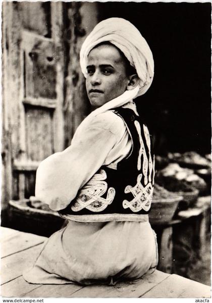 PC AFGHANISTAN, KANDAHAR, BOY IN TRADITIONAL COSTUME, Modern Postcard (b48154)