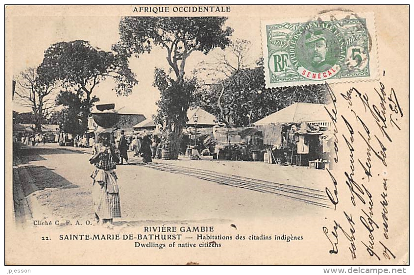 AFRIQUE  GAMBIE  RIVIERE GAMBIE  SAINTE MARIE DE BATHURST  HABITATIONS DES CITADINS INDIGENES