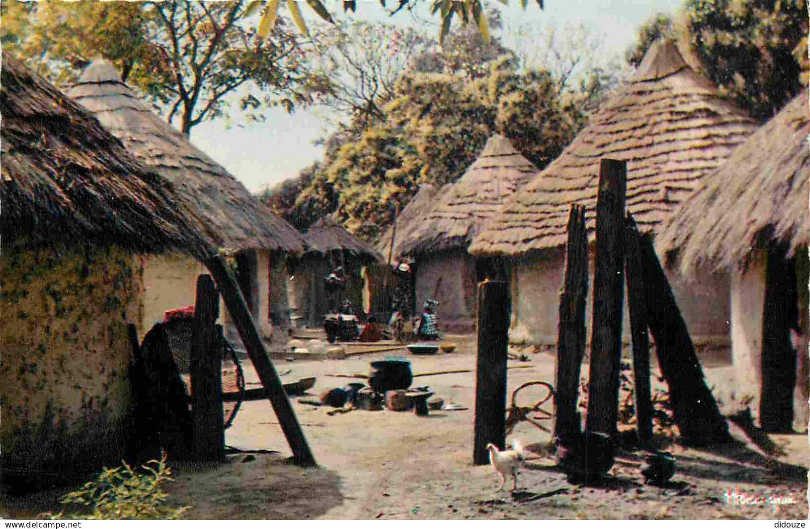 Afrique Noire - Afrique en Couleurs - Village Africain - Carte Dentelée - CPSM format CPA - Voir Scans Recto-Verso