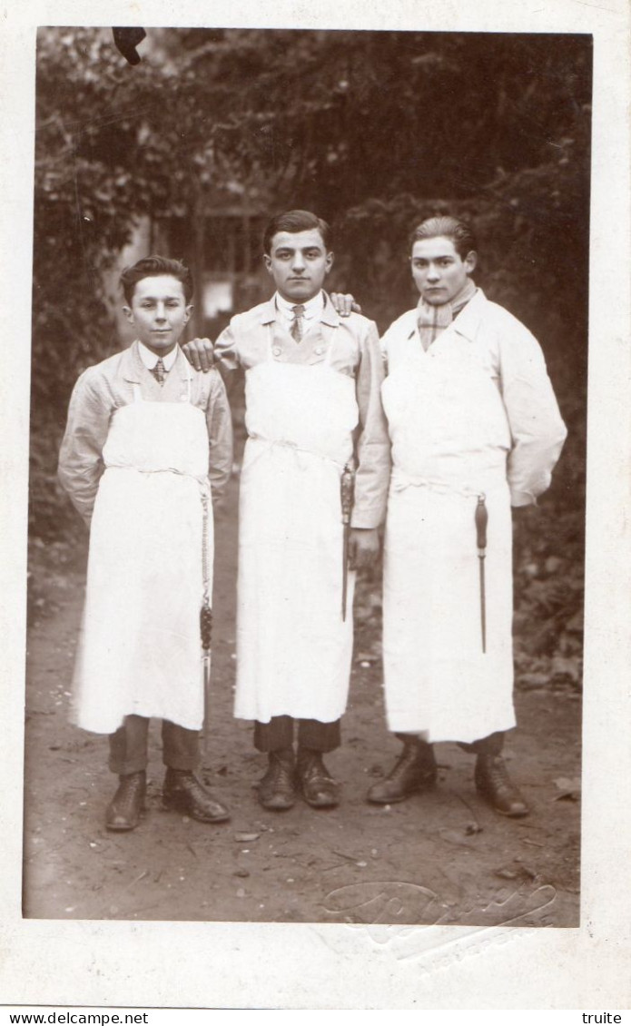 AIGUEPERSE BOUCHERS APPRENTIS   ( CARTE PHOTO )