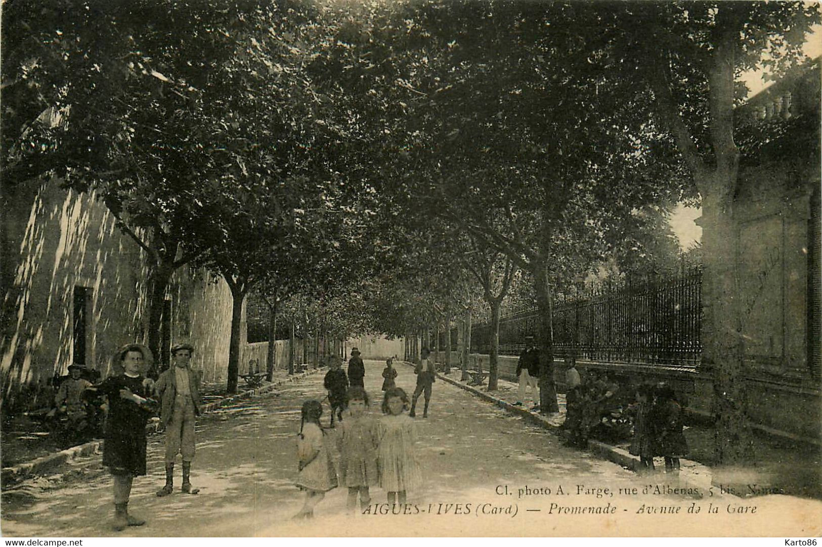 aigues vives * la promenade * avenue de la gare * villageois