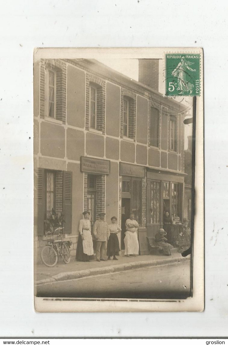 AILLANT SUR THOLON (YONNE) ? CARTE PHOTO  ANIMEE DEVANT  LE CAFE DU COMMERCE ET LA BOULANGERIE 1911