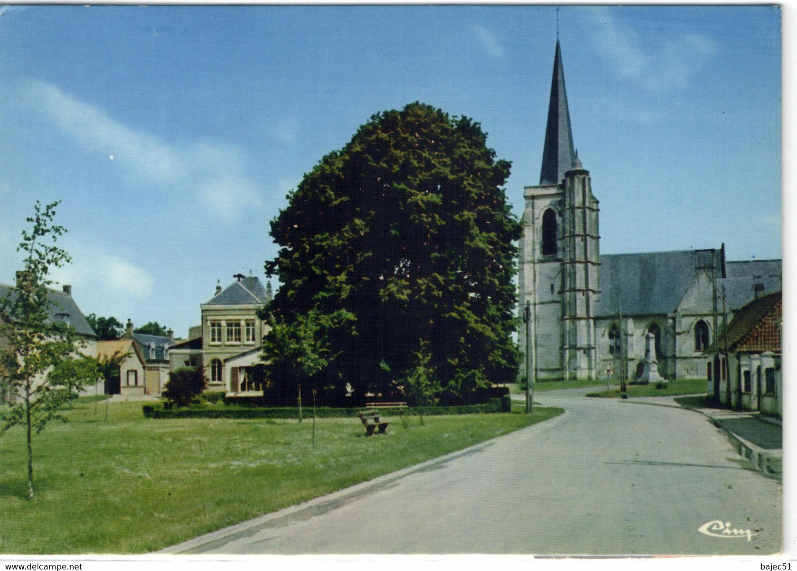 Ailly le Haut Clocher - place de l'église