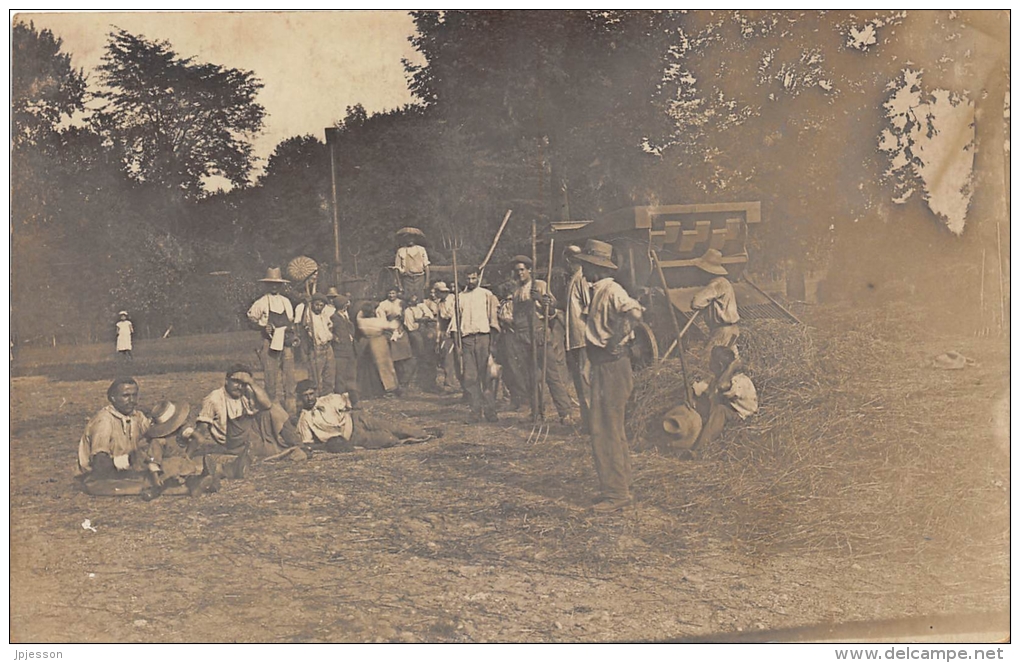 AIN  01  TREVOUX  AGRICULTURE  SCENE DE BATTAGE  CARTE PHOTO  CACHET TREVOUX