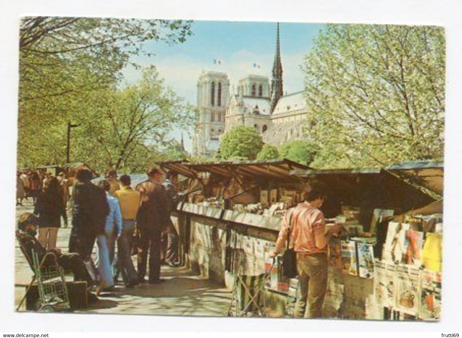 AK 091001 FRANCE - Paris - Notre-Dame et les Bouqanistes