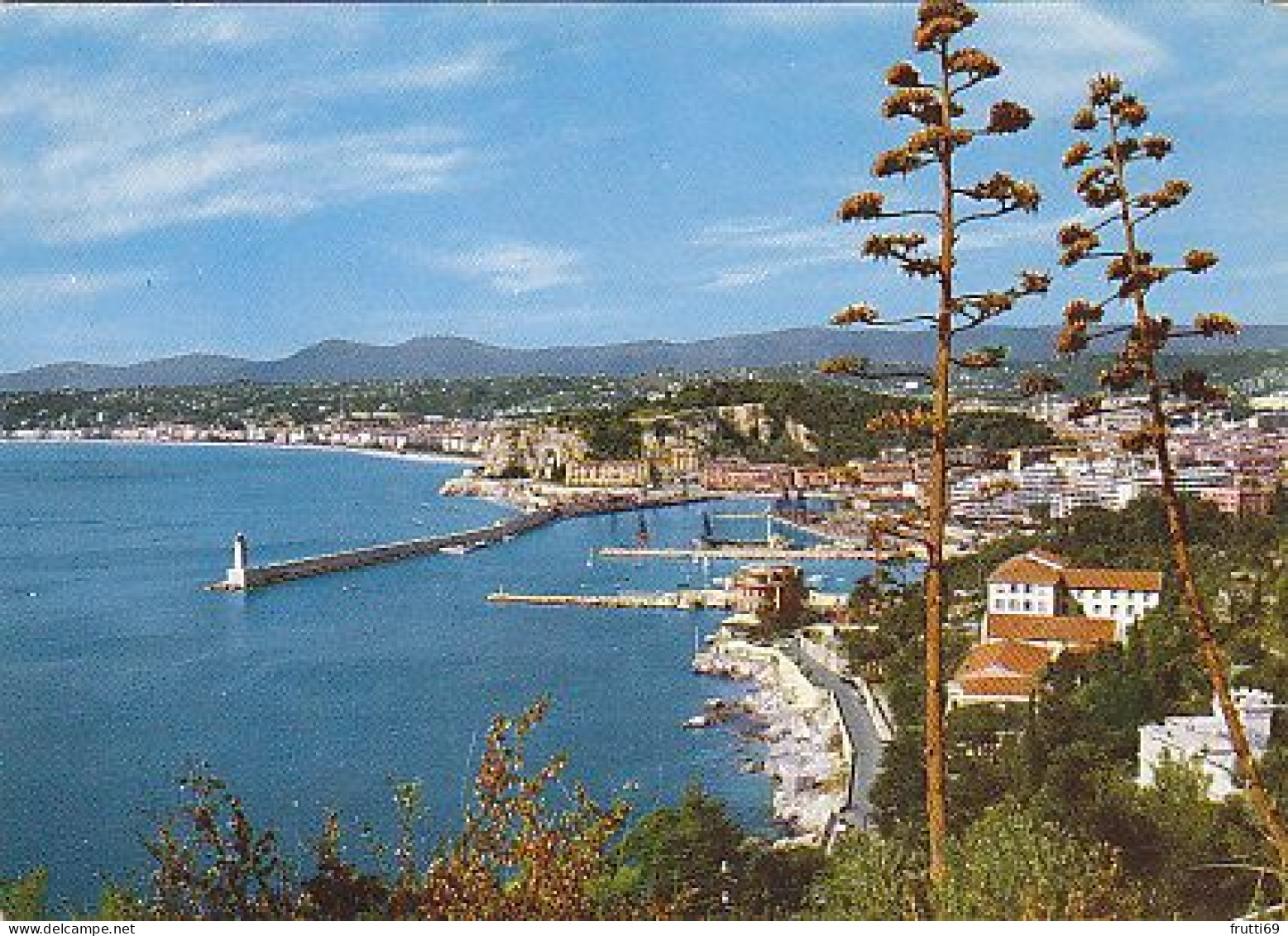 AK 210788 FRANCE - Nice - Port de Nice et Monuemtn aux Morts