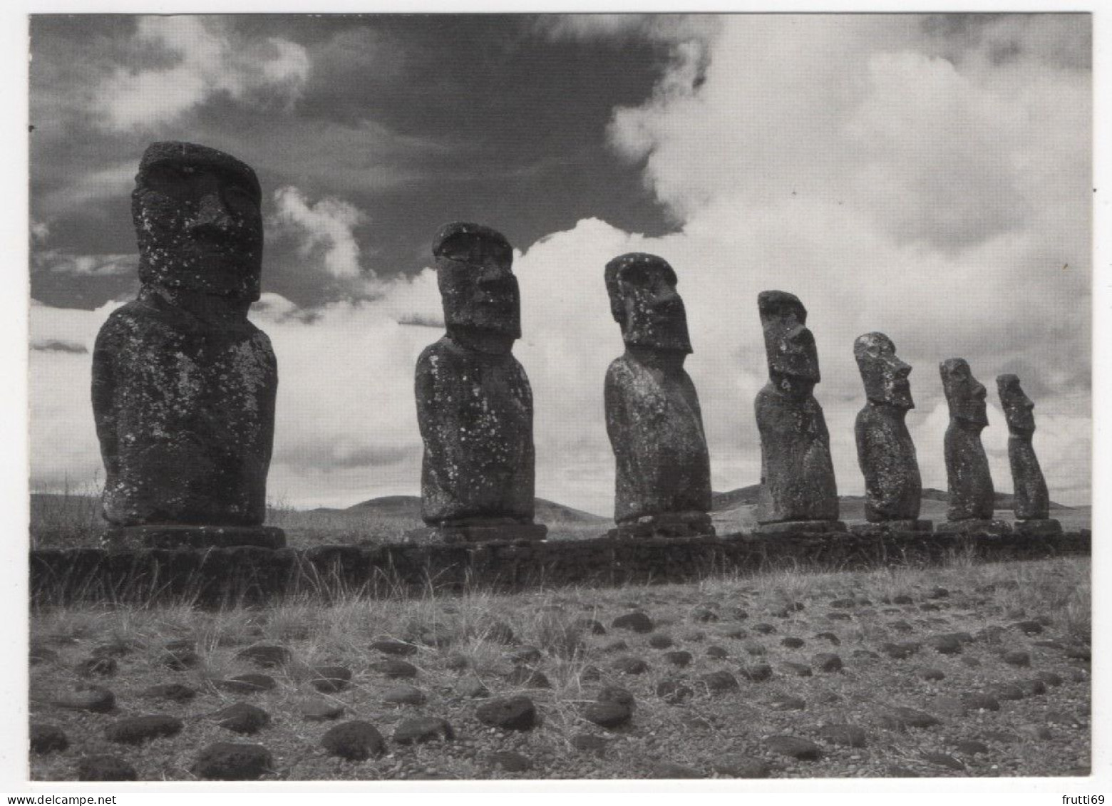 AK 214402 RAPA NUI / EASTER ISLANDS / ISLA DE PASCUA  - Steinfiguren