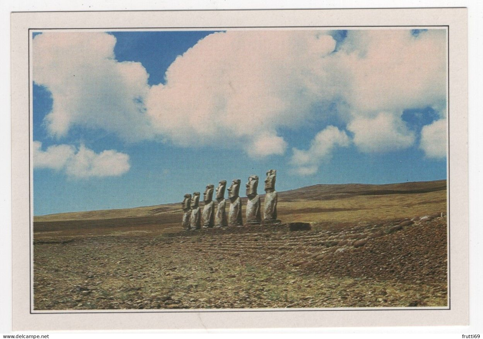 AK 214405 RAPA NUI / EASTER ISLANDS / ISLA DE PASCUA  - Osterinsel - Seltsame Steinfiguren