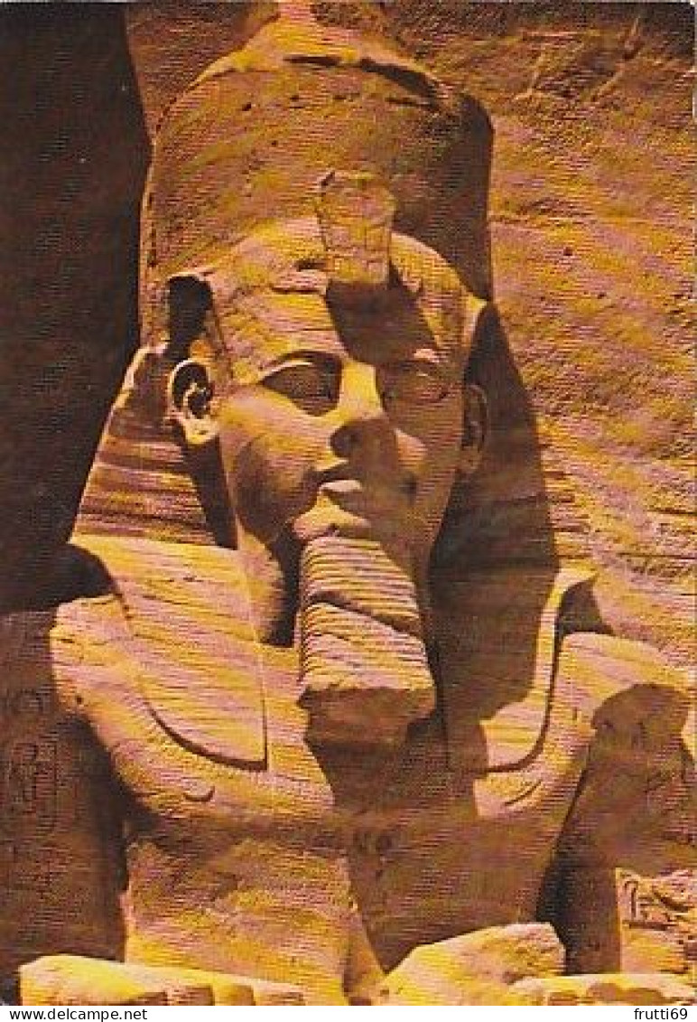 AK 214899 EGYPT - Abu Simbel - statue of Ramses in front of the Great Temple