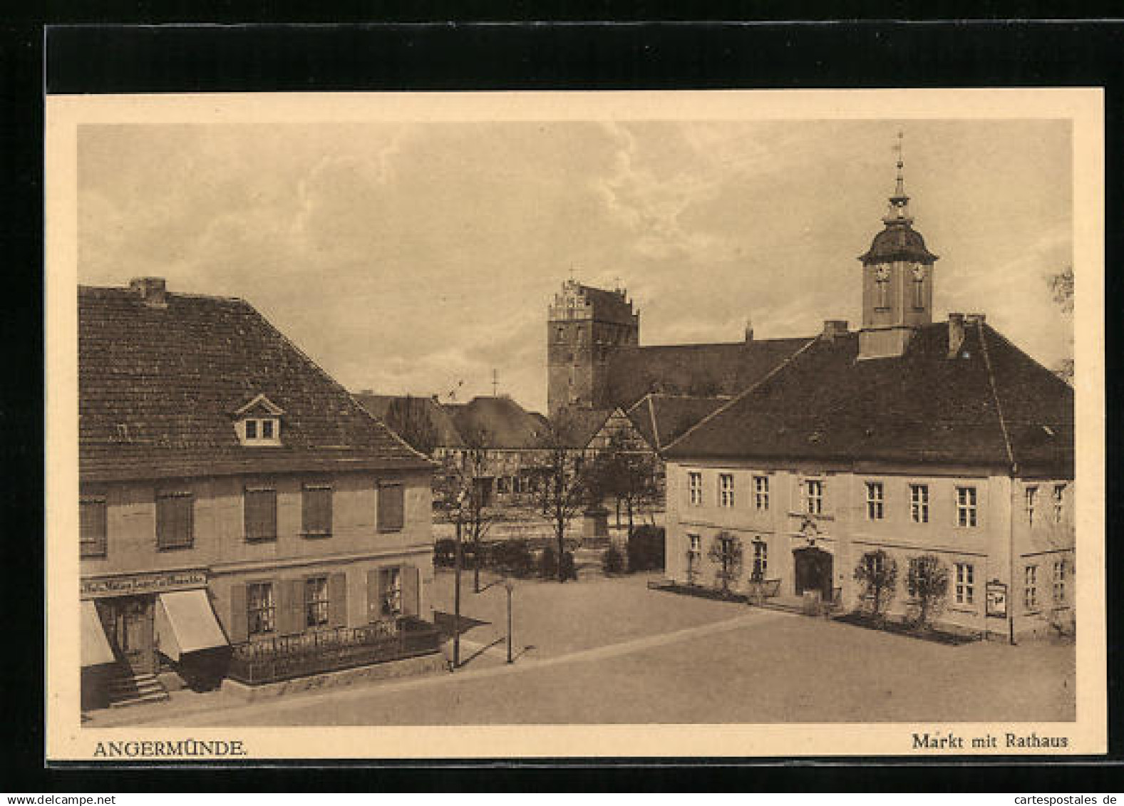 AK Angermünde, Markt mit Rathaus aus der Vogelschau